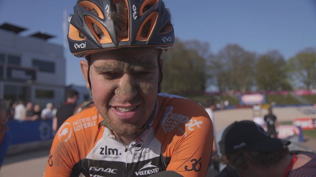 Van Goethem uitgeput na debuut in Parijs-Roubaix uit (video)