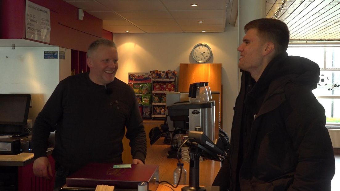 Voorzitter Jan van der Lei in gesprek met Bjorn Meijer