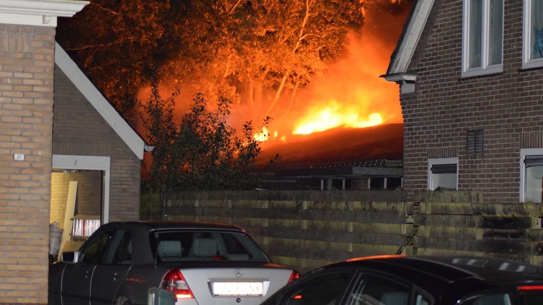 Bij de brand in Nieuw-Roden is asbest vrijgekomen