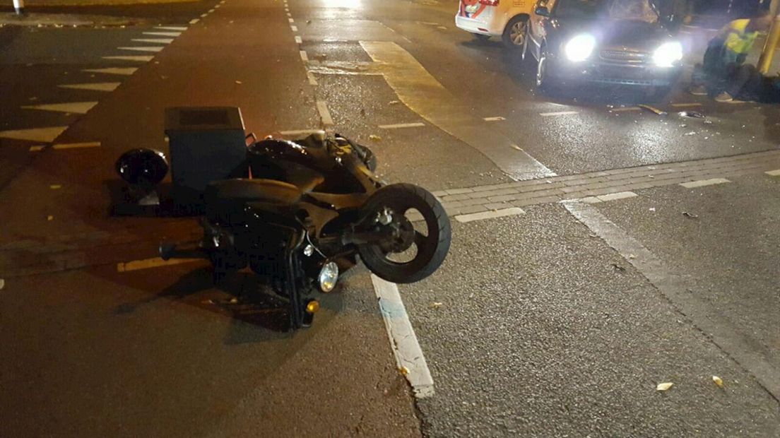Scooterrijder gewond bij botsing in Almelo
