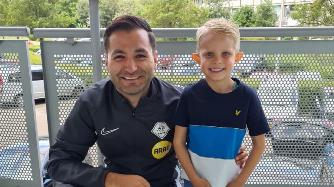 Aiden samen met grensrechter Murat Kucukerbir