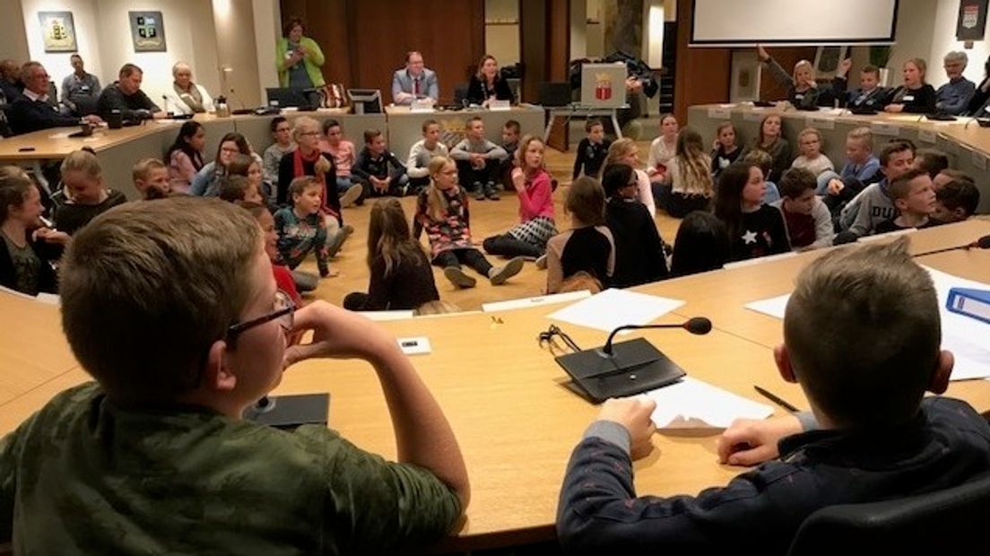 Kinderen uit Krabbendijke nemen de gemeenteraad over
