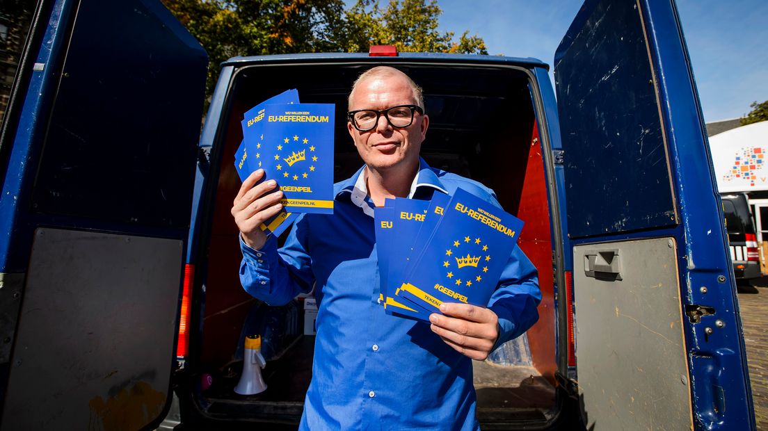 GeenPeil wist onder leiding van Jan Roos 427.939 handtekeningen in te zamelen voor het referendum.
