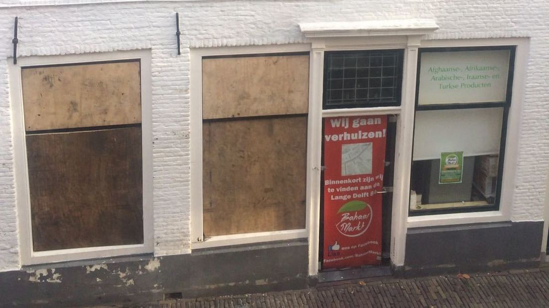Glazen gesneuveld door vuurwerk in pand Sint Janstraat Middelburg