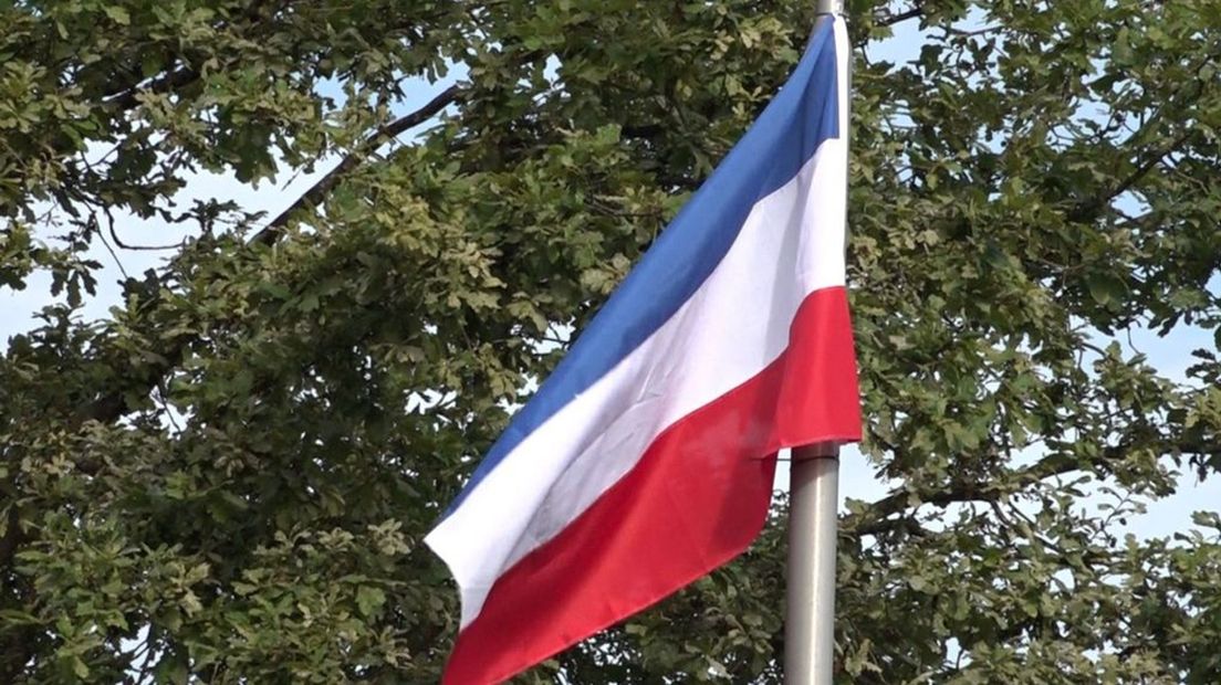 Een omgekeerde vlag in Winterswijk.