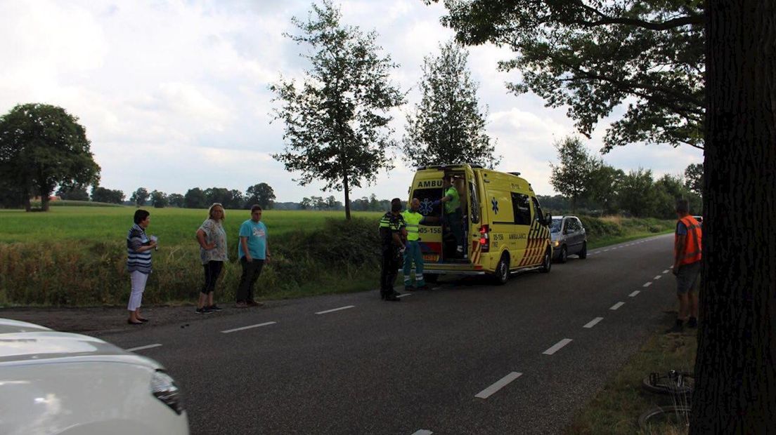 Mountainbiker gewond bij aanrijding in Wierden