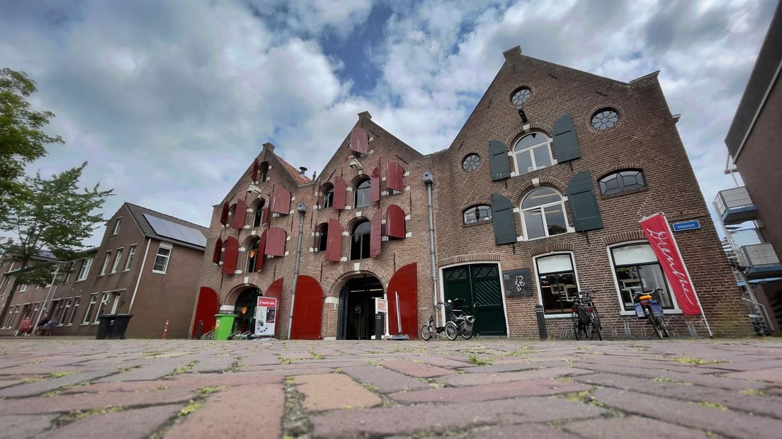 Het Arsenaal bij de haven in Coevorden, waar het museum zich op de eerste verdieping en de zolder bevindt