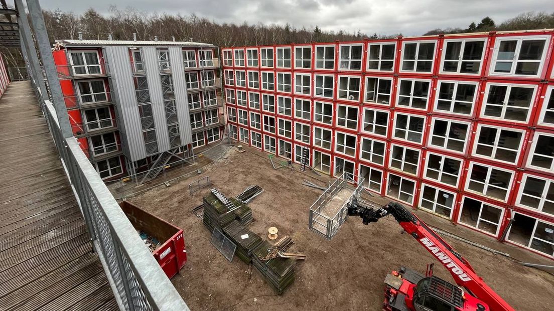 De containerwoningen toen ze geplaatst werden afgelopen februari