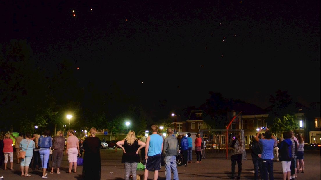 Wensballonnen worden opgelaten