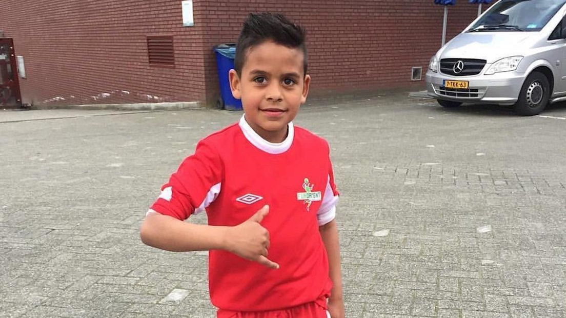 De 7-jarige Giovanny gaat naar PSV Eindhoven