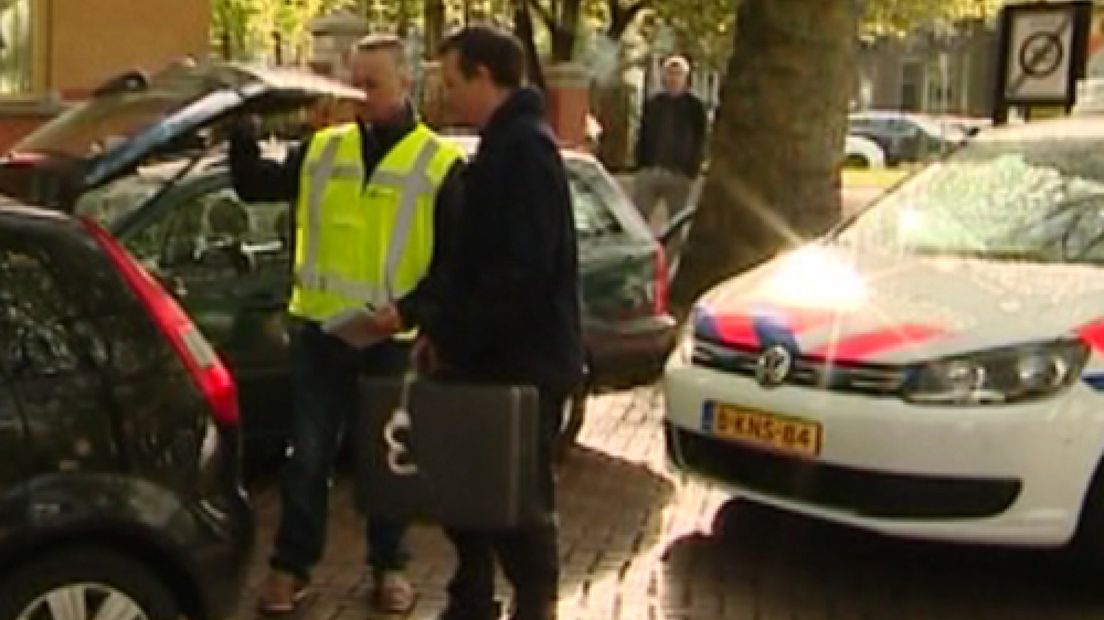 De politie weet wie vrijdagochtend de verdachte koffer liet staan bij de Albert Heijn in de Van Schevichavenstraat in Nijmegen. Volgens de politie hadden de personen geen kwade bedoelingen.