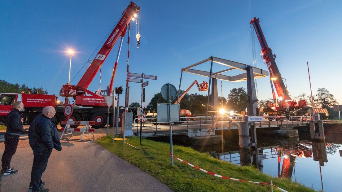 Aan de Meerwegbrug wordt gewerkt