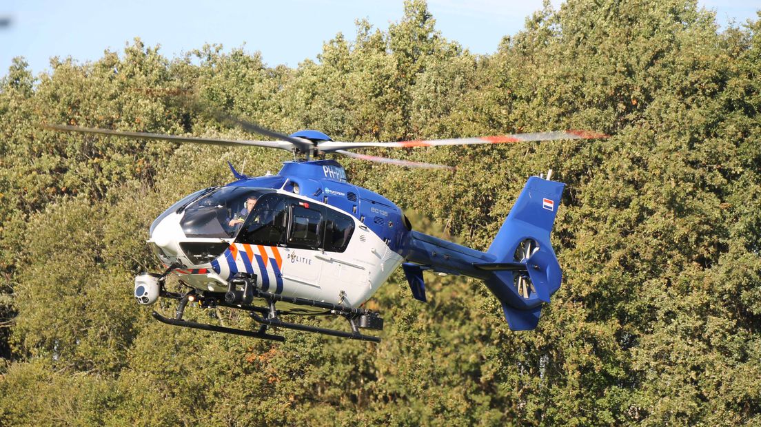 De politie is met een helikopter aan het zoeken in de buurt van Norg (Rechten: Persbureau Meter)