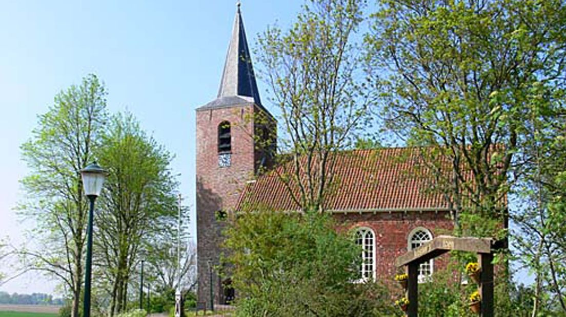 Het kerkje in Eenum.