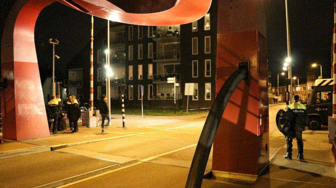 Hooligans staan voor de rechter vanwege vechtpartijen bij café Murk, vlakbij de rode brug.