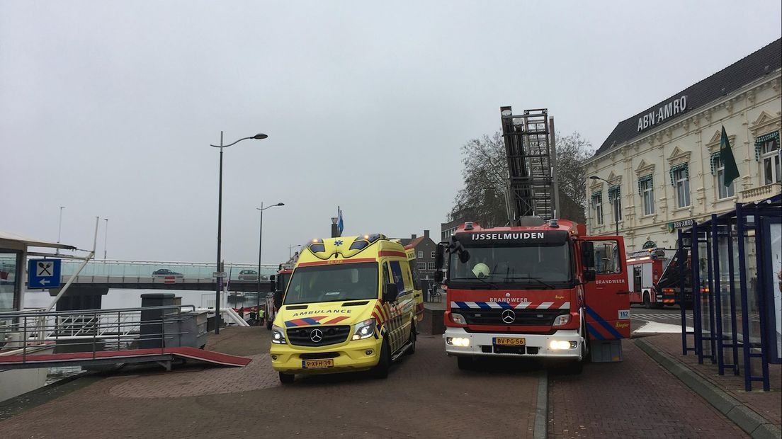 IJsselbrug Kampen afgesloten door hulpdiensten
