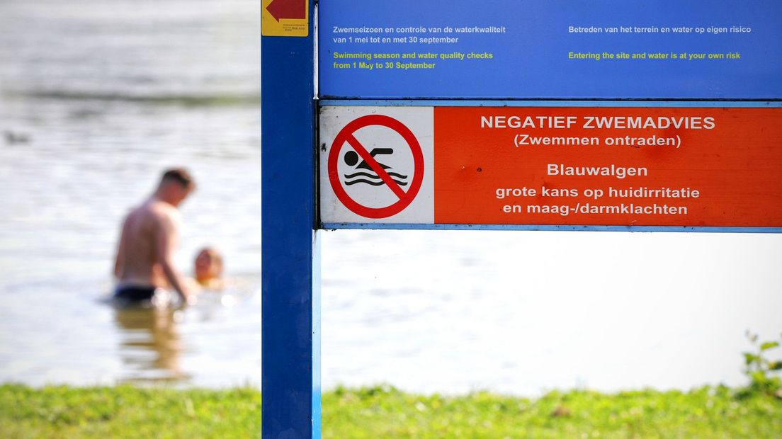 Op meerdere plekken geldt een negatief zwemadvies, zoals hier in Nootdorp