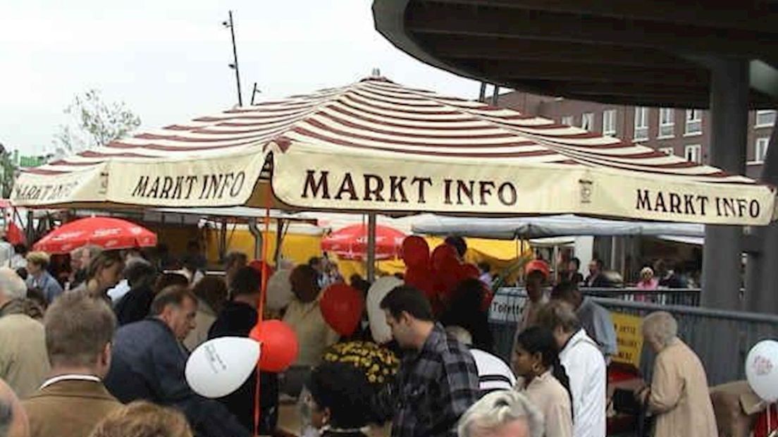 Markt met publiek