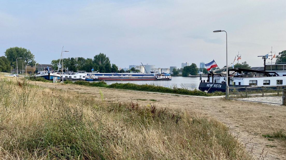 Op deze plek komt volgende week een riviercruiseschip te liggen voor de crisisnoodopvang van asielzoekers
