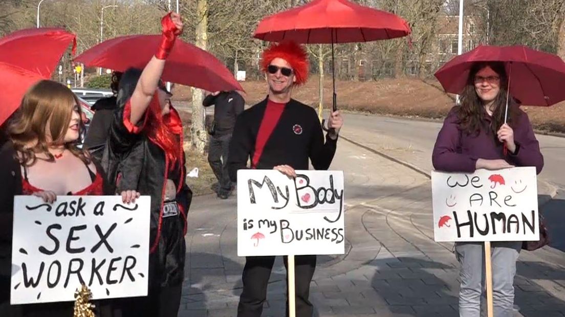 Sekswerkers voerden woensdag actie in Ede. Ze willen onder meer dat het voor hen makkelijker wordt om een hypotheek of verzekeringen aan te vragen.