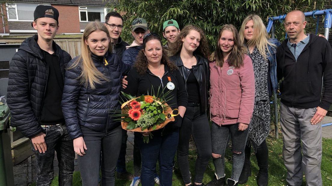 Iris Drent te midden van De Kloothommels