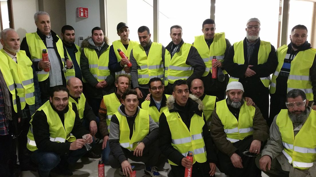 "Een deel van de vrijwilligers voor oudejaarsnacht #overvecht #OVZ", twitterde Wijkteam Overvecht Zuid.