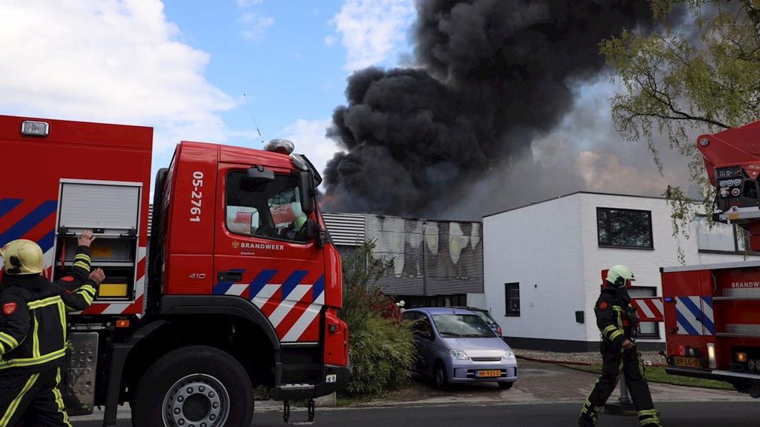 Grote brand bij autobedrijfWolthuis in Oldenzaal