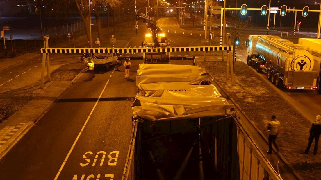 Hoogtebalk opnieuw geramd door vrachtwagen