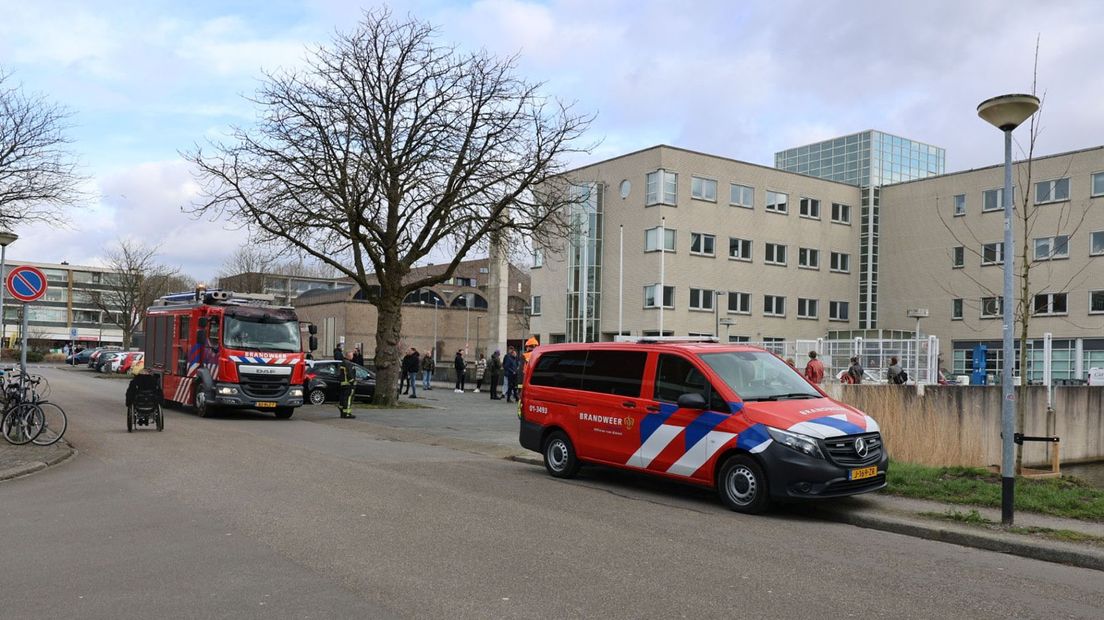 45 mensen zijn uit het gebouw gehaald vanwege een gaslucht