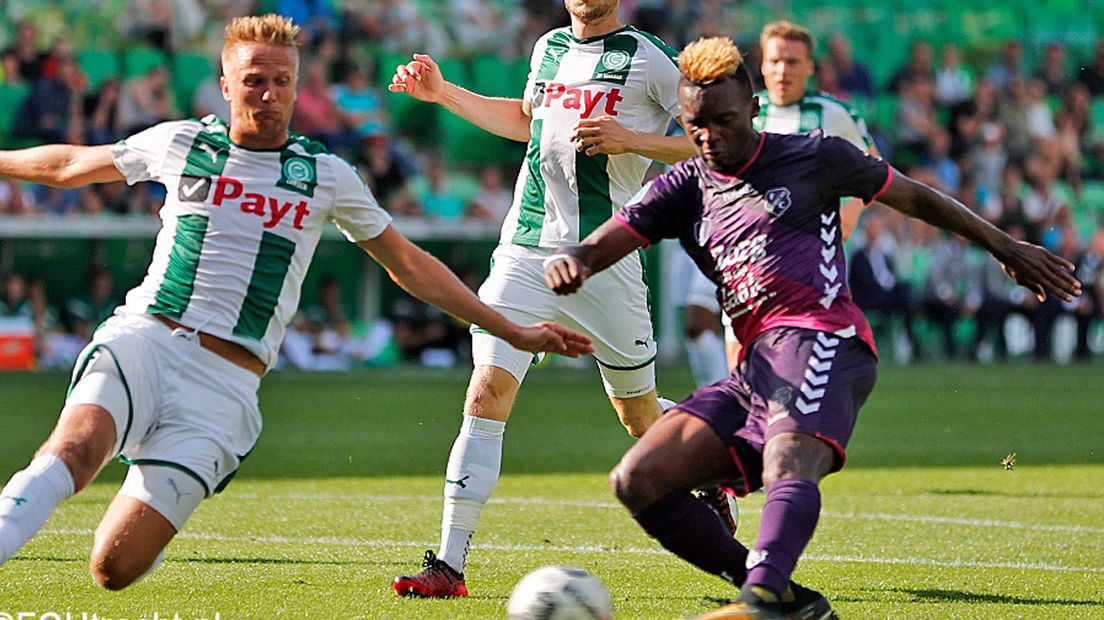 Jean-Christophe Bahebeck in actie tegen FC Groningen