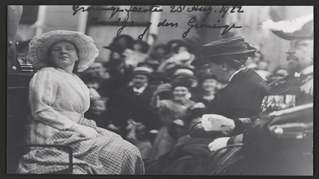 Prinses Juliana, Koningin Wilhelmina en Prins Hendrik bezoeken de 250ste viering van Groningens Ontzet in 1922