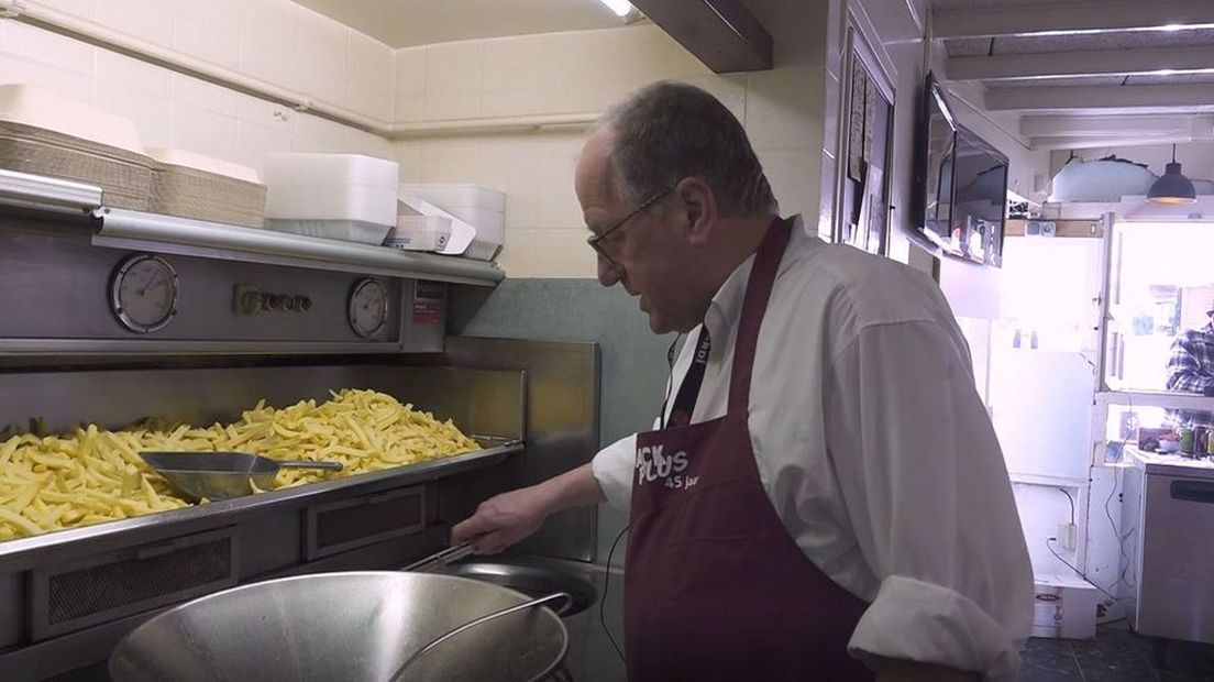 Vincent Gasseling stopt na 47 jaar met zijn snackbar SnackPlus in Doetinchem.