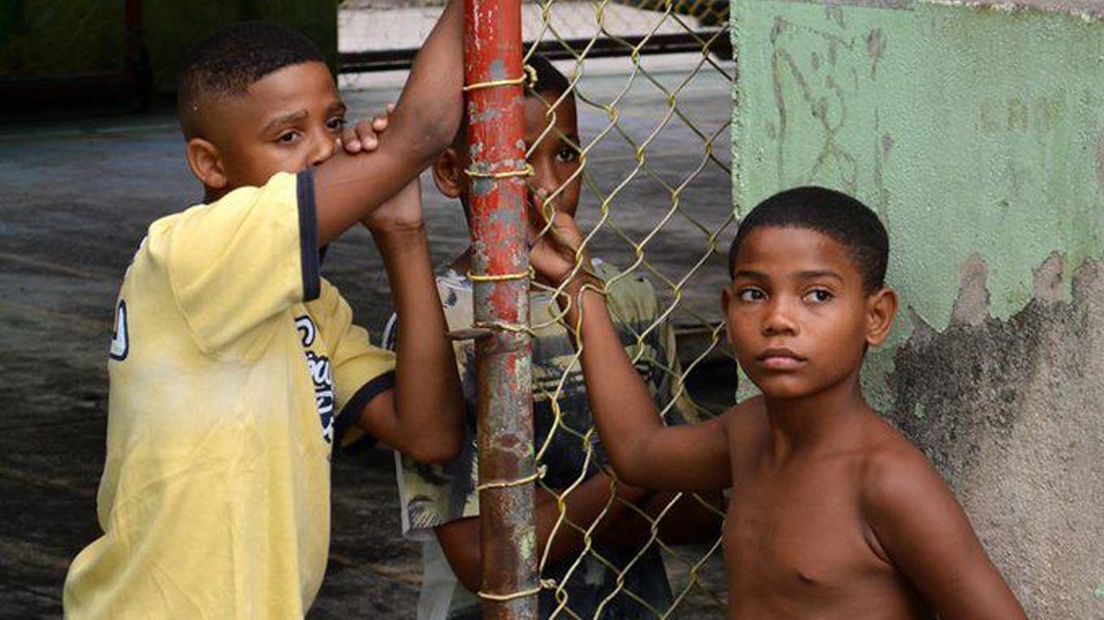 Jongens in een favela in Rio