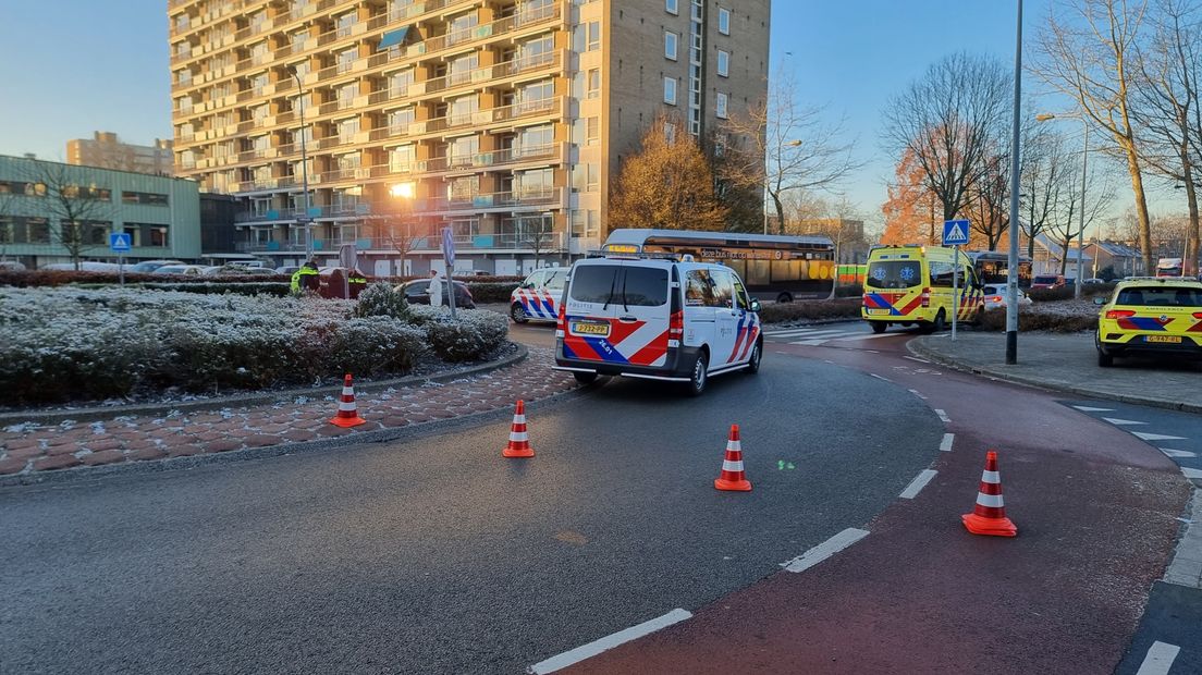 Emergency services at the Vondellaan roundabout in Groningen