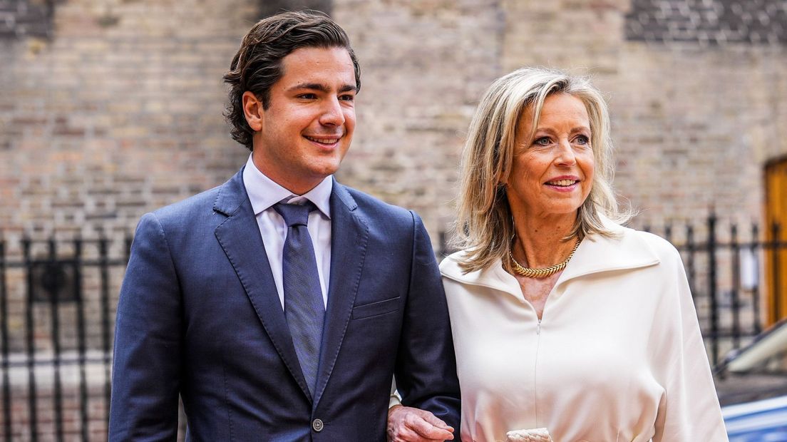 Minister Kajsa Ollongren (Defensie) met genodigde
