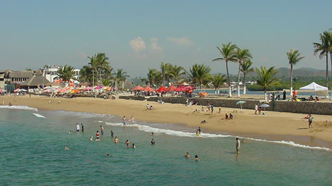 Het strand van Barra de Navidad.