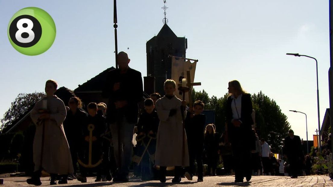 Azewijn pakt groots uit tijdens 200ste processie - Omroep Gelderland