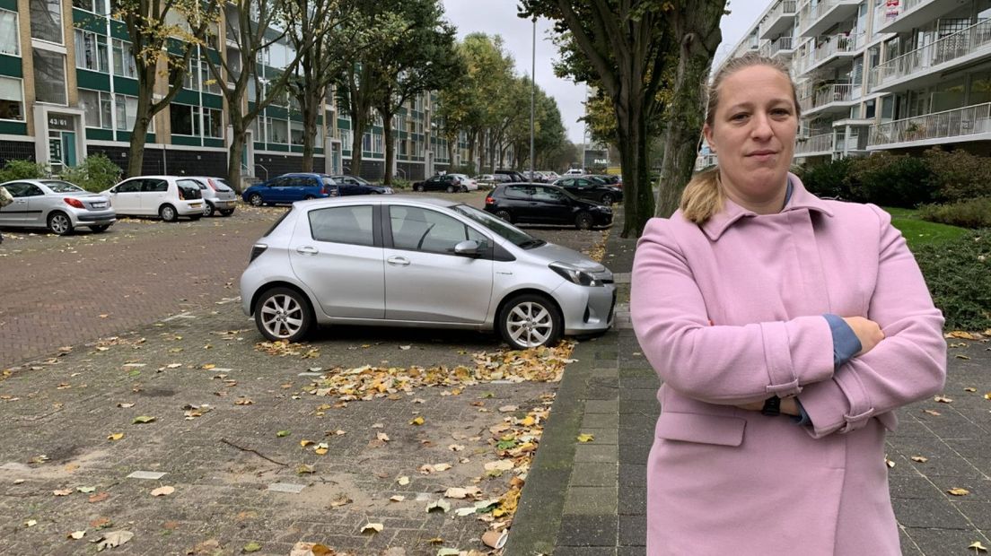 Lieke Muller maakt zich zorgen over haar buurtbewoners door de autobranden