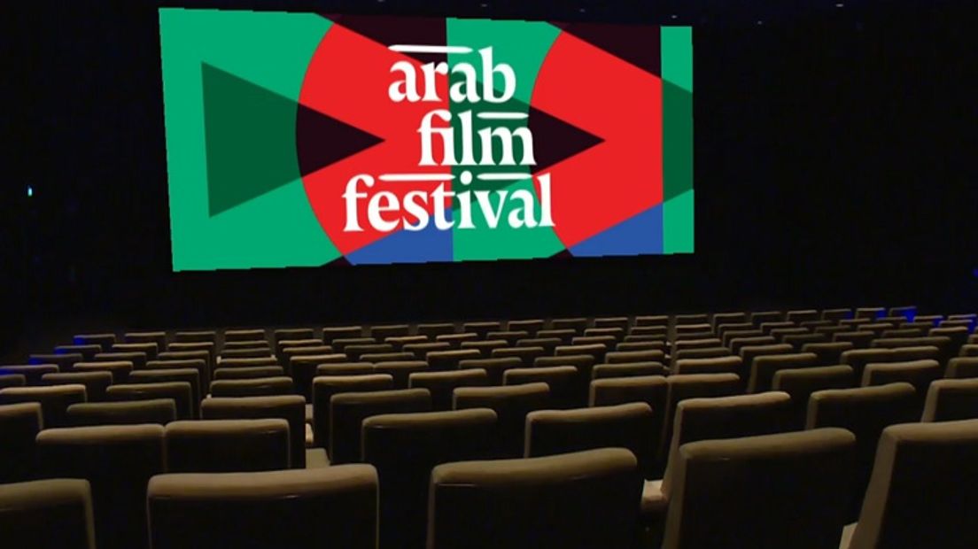 Logo van het Arabisch Filmfestival op het scherm van De Nieuwe Kolk (fotobewerking; RTV Drenthe)
