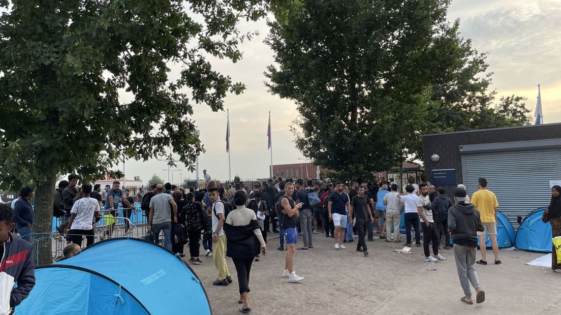 Drukte bij het aanmeldcentrum in Ter Apel