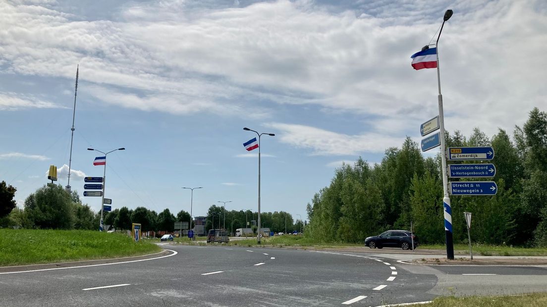 Ondersteboven Nederlandse vlaggen in IJsselstein.