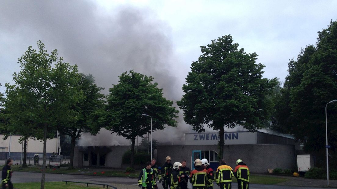 Brand in zwembad moeiljk te blussen
