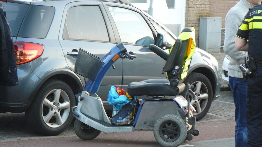 Bestuurder scootmobiel gewond bij botsing met auto