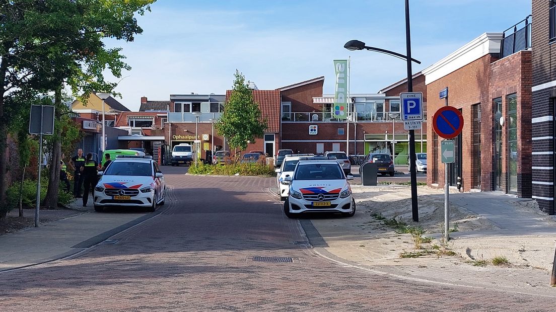 Politie aanwezig aan het Vlijt in Bedum