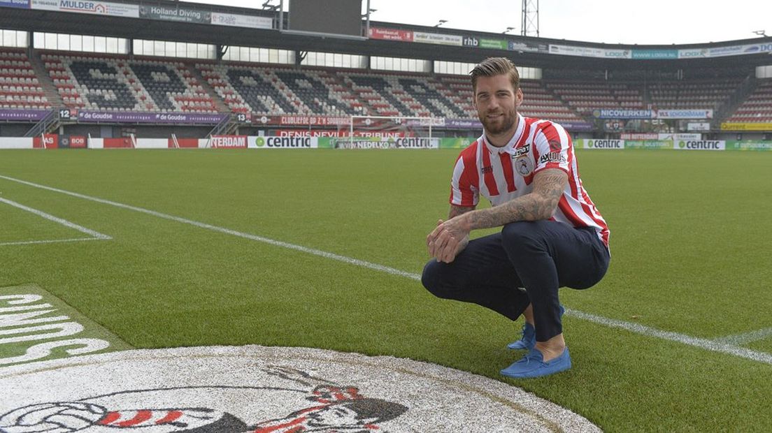 Veldwijk in het shirt van zijn nieuwe club Sparta