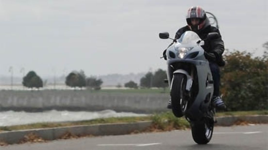 Een wheelie (ter illustratie)