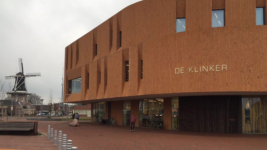 Arjan Kenter beticht cultuurhuis De Klinker in Winschoten van oneerlijke concurrentie.