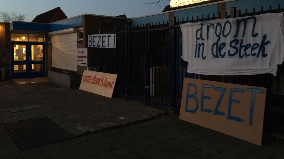 Vrijwilligers bezetten wijkgebouw in Vlissingen (video)