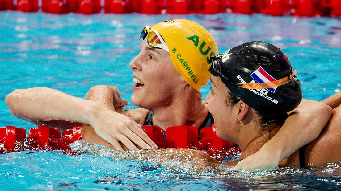 Kromowidjojo (r) feliciteert Bronte Campbell
