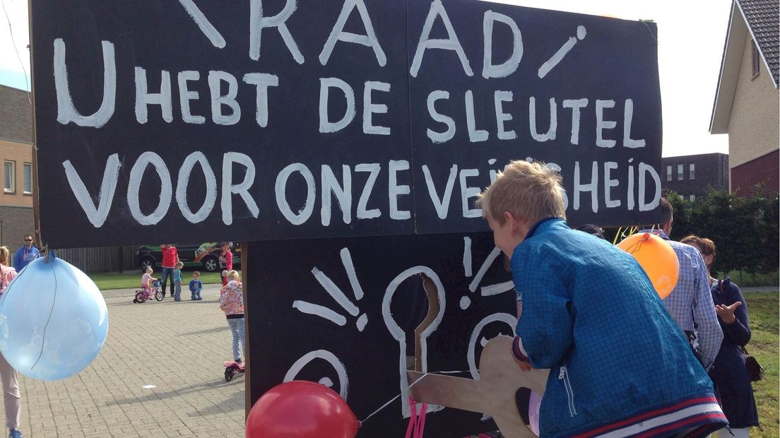 Buurt geeft petitie aan gemeenteraad